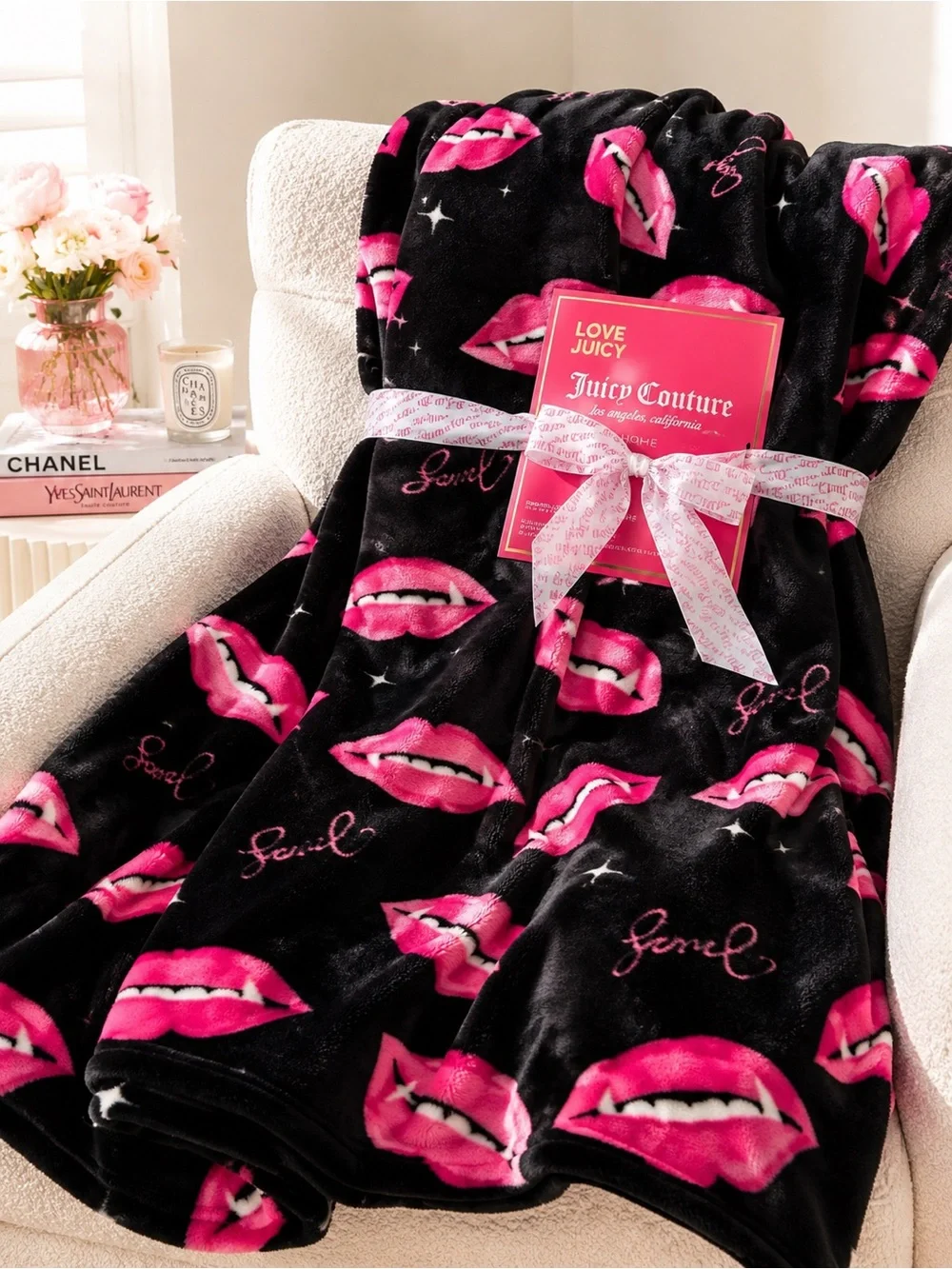 Juicy Couture Vampire Lips Black & Pink Plush Throw Blanket 50” x 70” Halloween